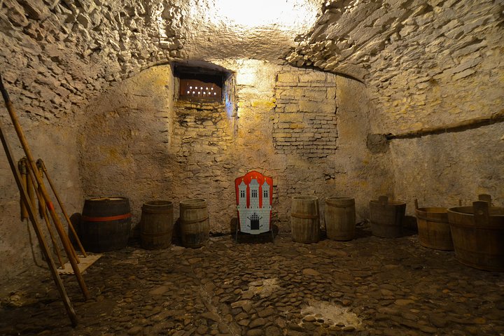 Prague Old Town, Medieval Underground and Dungeon Historical Tour