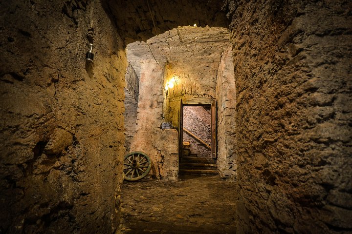 Prague Old Town, Medieval Underground and Dungeon Historical Tour
