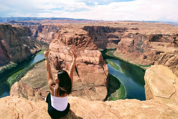 Antelope Canyon & Horseshoe Bend Day Tour with Lunch, Free WiFi