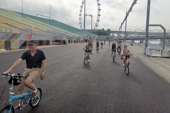 Lion City Bike Tour of Singapore