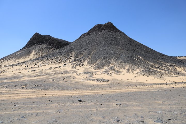 Bahariya Oasis: Desert Tour Package 2 Nights / 3 Days From Cairo
