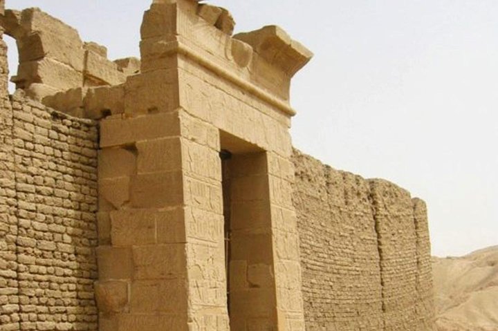 Half Day Tour To Memphis Sakkara And Dahshur Pyramids
