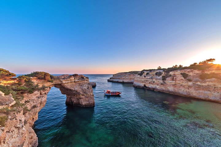 Dolphin Watching and Caves Cruise