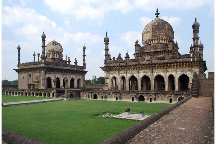 Full day guided tour of Hyderabad