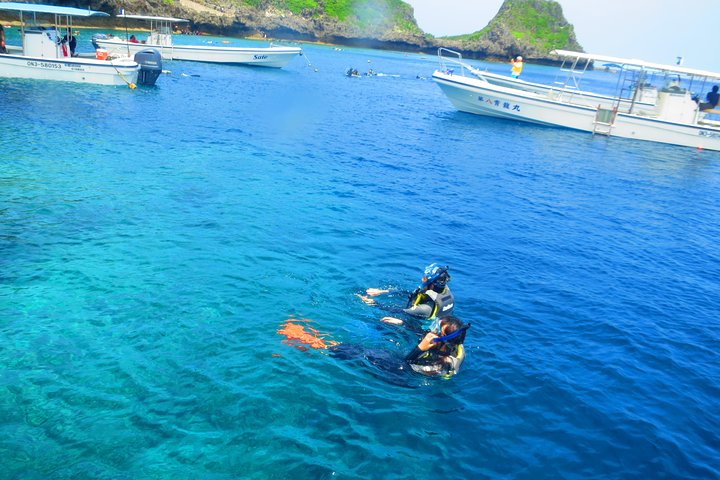 [Okinawa Blue Cave] Snorkeling with Private Guide+ Free Photos