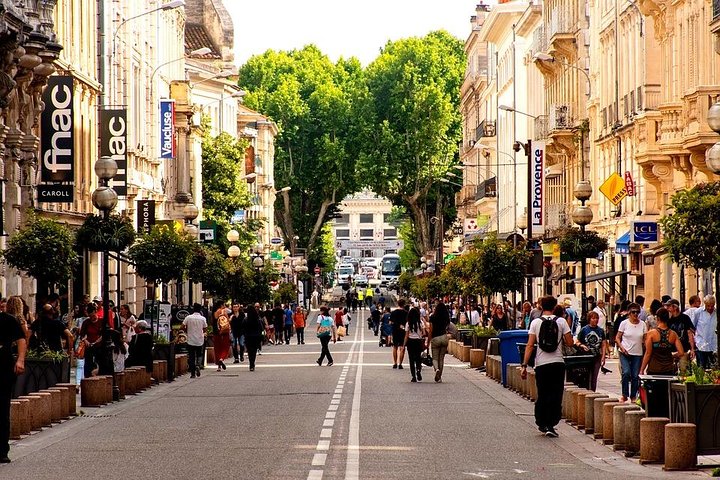 Private transfer by car: Marseille airport from or to Avignon