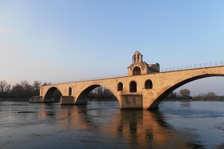 Private transfer by car: Marseille airport from or to Avignon