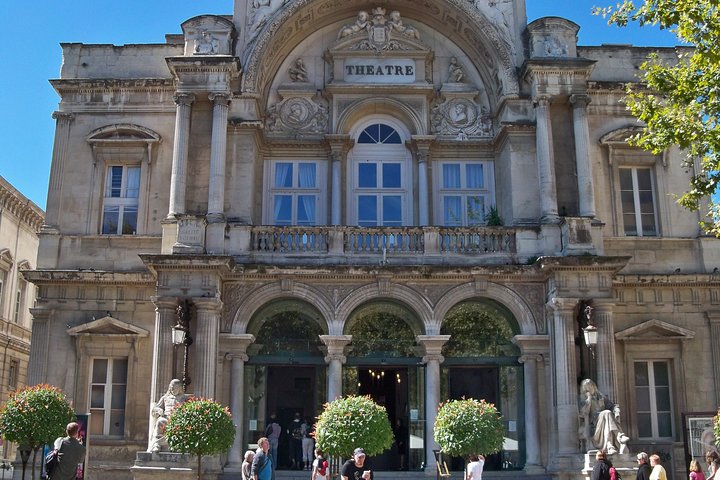 Private transfer by car: Marseille airport from or to Avignon