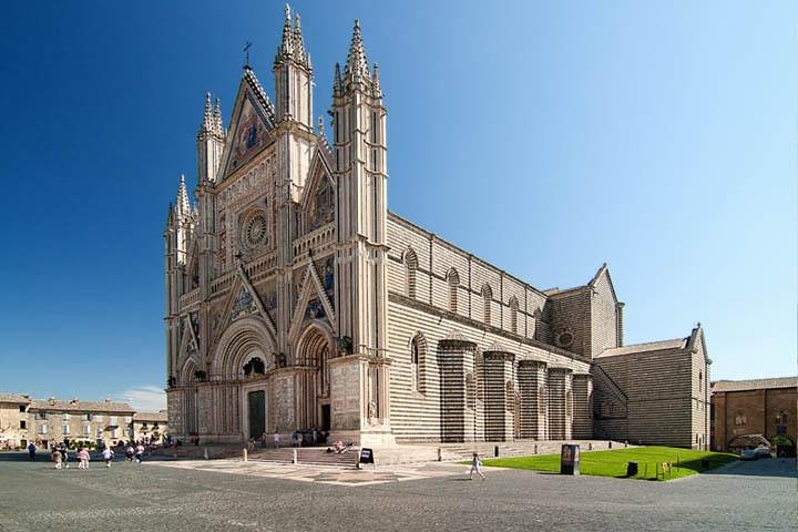 Orvieto and Civita di Bagnoregio from Civitavecchia - Private Tour