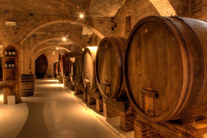 Bella Toscana - San Gimignano plus 2 Chianti Wineries and lunch