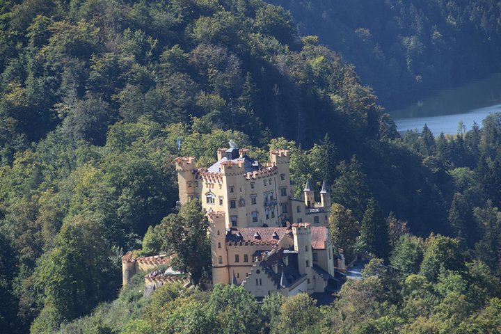 Private Guided Day Trip to Castle Neuschwanstein incl. Carriage Horse Ride