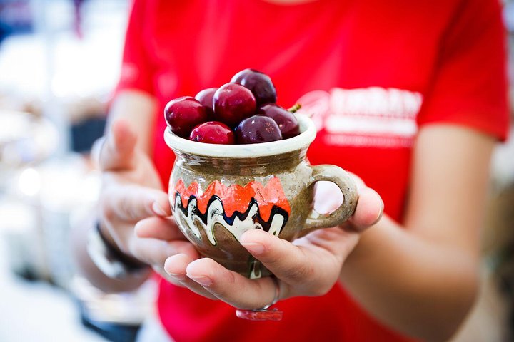 Bucharest Food Lovers Tour: Markets, Tastings & Hidden Spots
