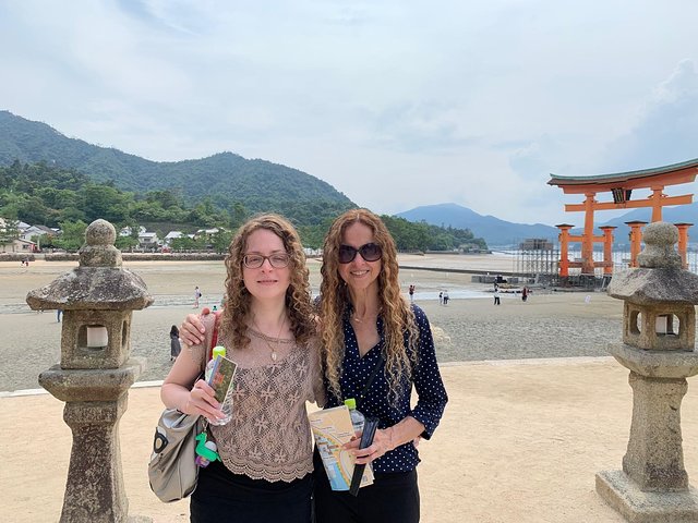 Hiroshima & Miyajima in 1 Day: Private Tour, Licensed Guide