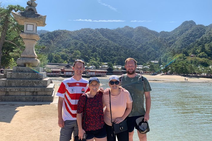 Hiroshima & Miyajima in 1 Day: Private Tour, Licensed Guide