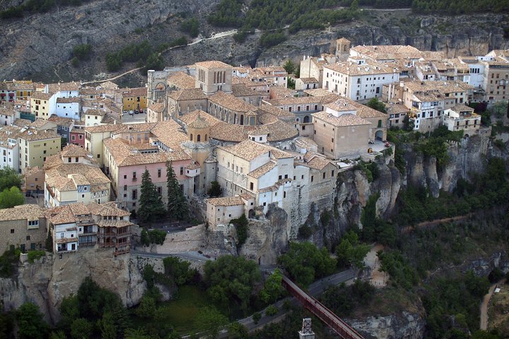 Guided Tour - Medieval Basin + Monuments