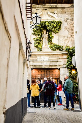 Guided Tour - Medieval Basin + Monuments