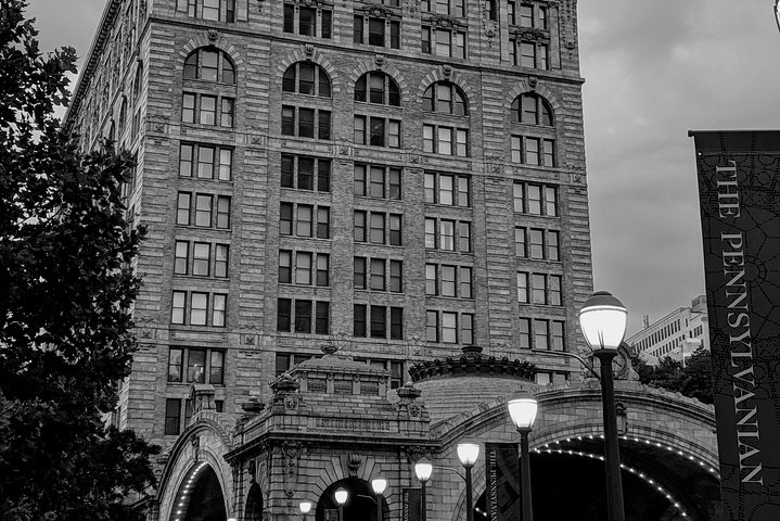 Black & Ghost Tour