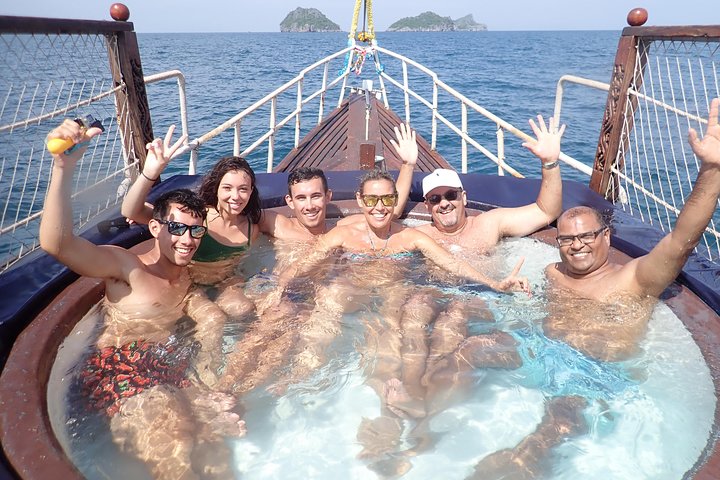 Semi-Private yacht adventure to Ang Thong Park’s hidden treasures