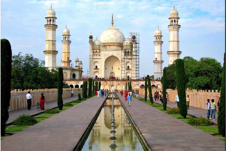 Skip-the-Line: All-Inclusive 2-Day Ajanta and Ellora Private Tour