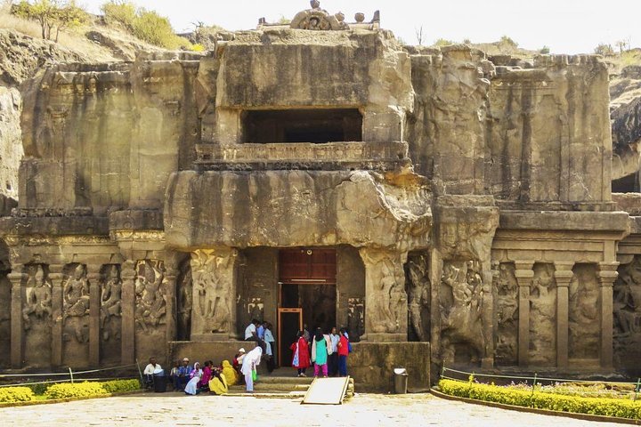 Skip-the-Line: All-Inclusive 2-Day Ajanta and Ellora Private Tour