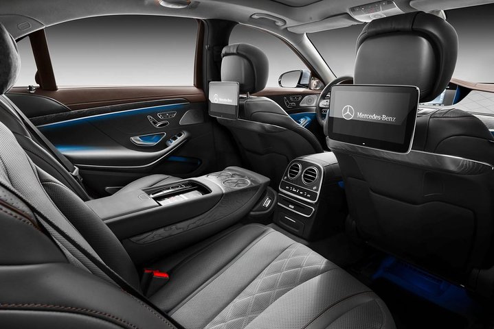 Airport Transfer: Vienna Airport VIE to Vienna by Luxury Car