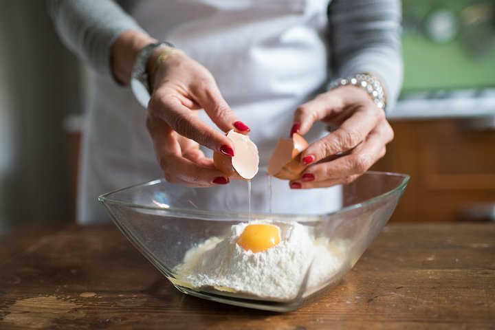 La Spezia: Pasta & Tiramisu Class in a Local Home by Cesarine