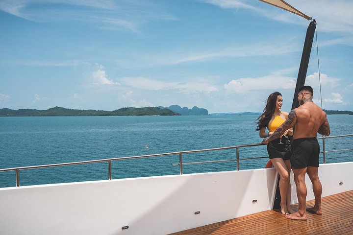 Luxury Boat to James Bond Islands with Lunch and Sunset Dinner