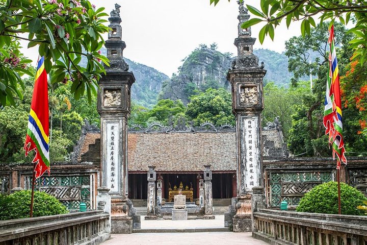 Ninh Binh Day Tour from Hanoi with Boat and Bike