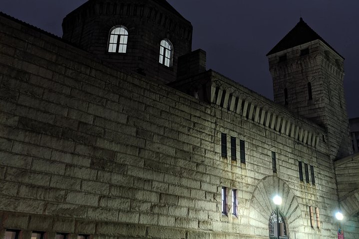 Black & Ghost Tour