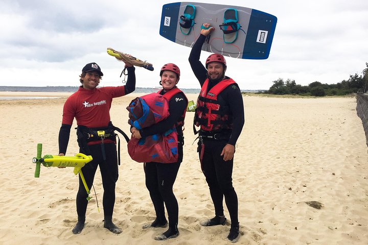 Kiteboarding Lessons in Kite Republic School