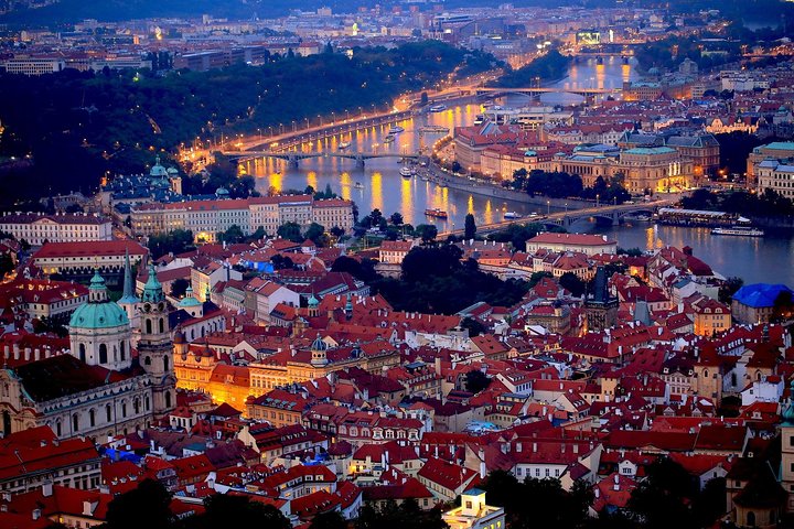 Private Transfer from Karlovy Vary to Prague, English-speaking driver