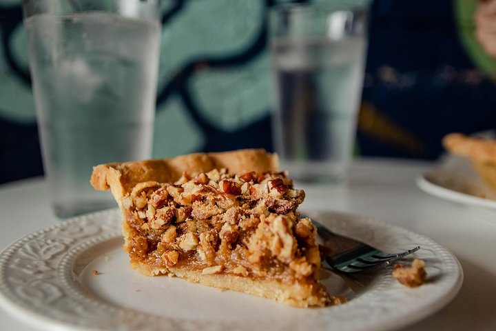 Dallas Food Tour with 5 Local Food Tastings in Deep Ellum Area