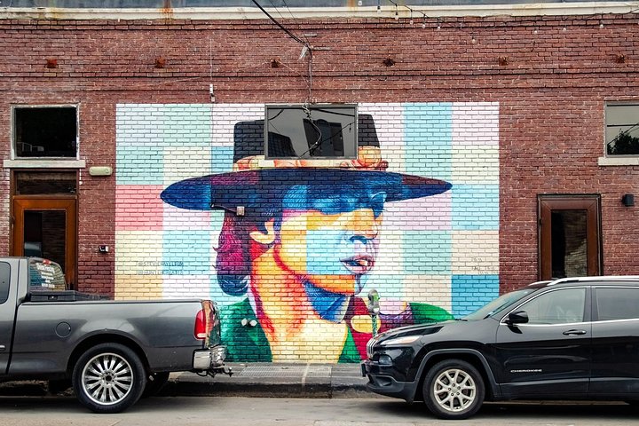 Dallas Food Tour with 5 Local Food Tastings in Deep Ellum Area