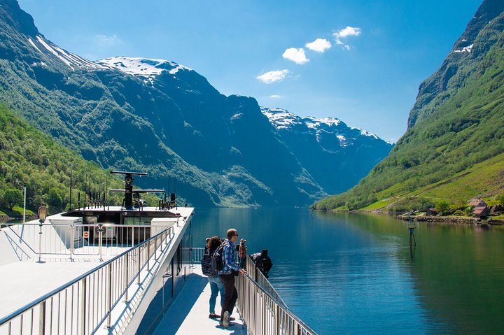 Guided tour - Viking Village, Nærøyfjord Cruise and Flåm Railway