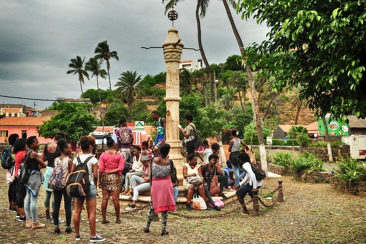 Beach & Old Town Tour – History, Culture & Iconic Sights