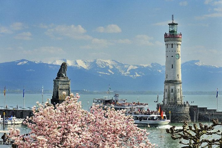 Full Day Tour to Neuschwanstein Castle incl. Carriage ride and guided tour