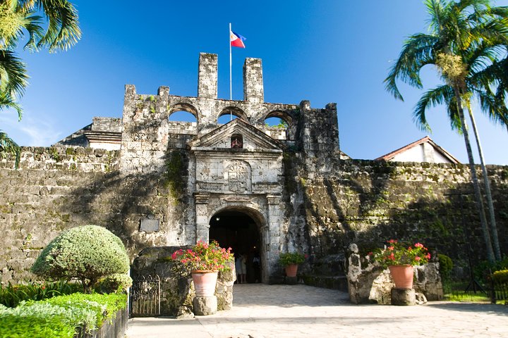 Private Cebu & Lapu-Lapu City Tour with Uphill Spots & Lunch at House of Lechon