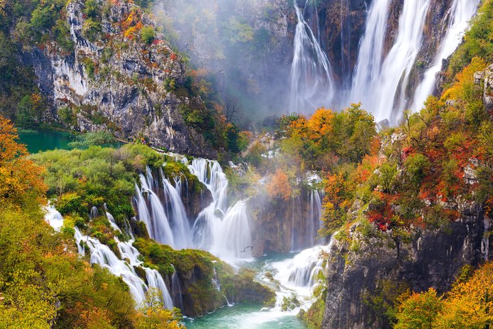 Transfer from Zagreb to Split with Entry Ticket to Plitvice Lakes