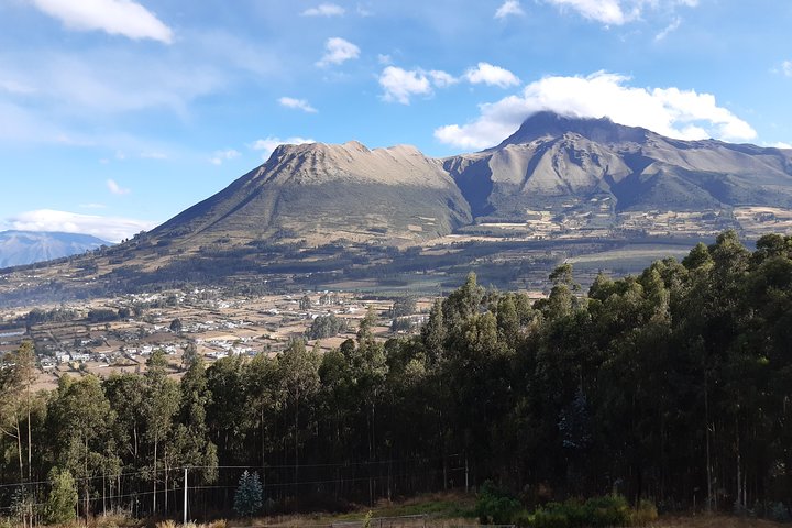 Otavalo Market, Art and Music with Middle of the World (Sundial)