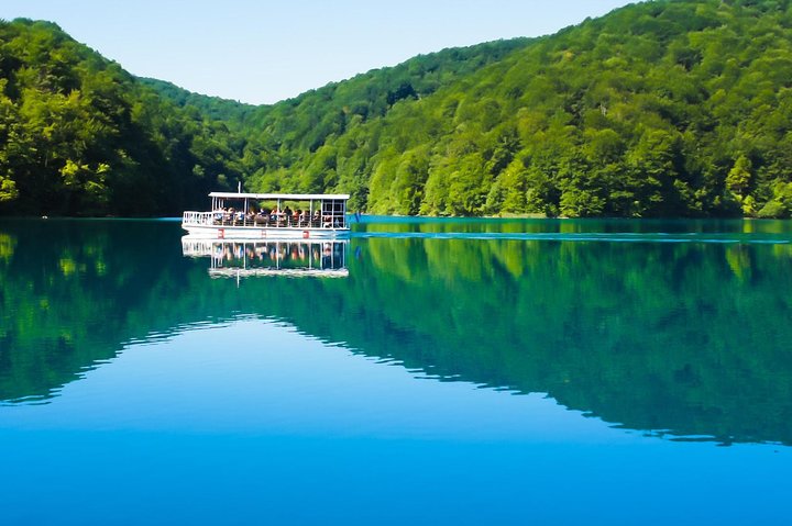 Transfer from Zagreb to Split with Entry Ticket to Plitvice Lakes