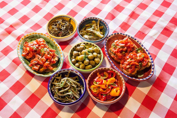 Small Group Market tour and Dining Experience at a Cesarina's home in Cefalù
