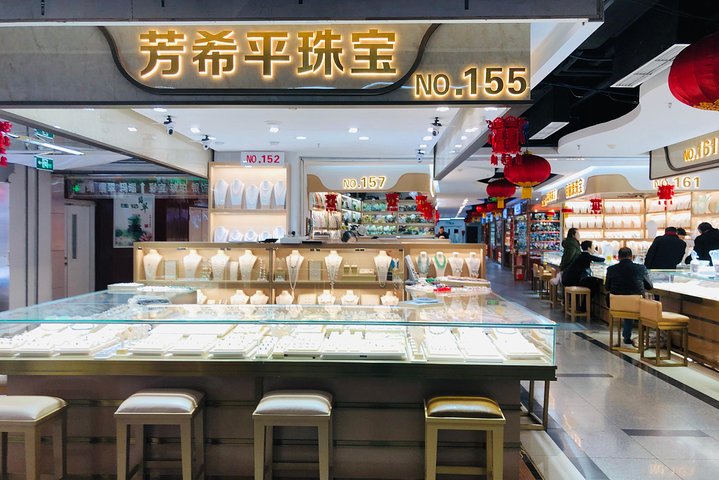 All Inclusive Great Wall Tour with Silk Street Market Shopping Experience