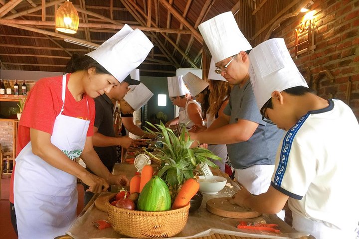 Cooking Class Hoi An:Local Market, Basket Boat, Fishing & Cooking