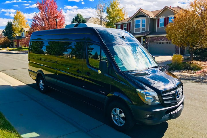 Private Car Service from Vail or Beaver Creek to Denver Int'l Airport (DEN)