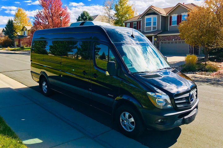 Private Car Service from Aspen or Snowmass to Denver Int'l Airport (DEN)