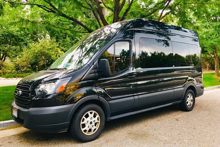 Private Car Service from Aspen or Snowmass to Denver Int'l Airport (DEN)