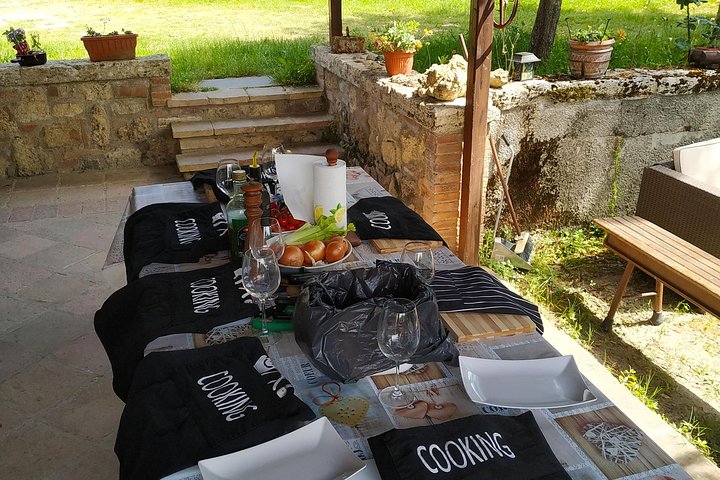 Private Tuscan Cooking Class And Wine Tasting in Radda in Chianti