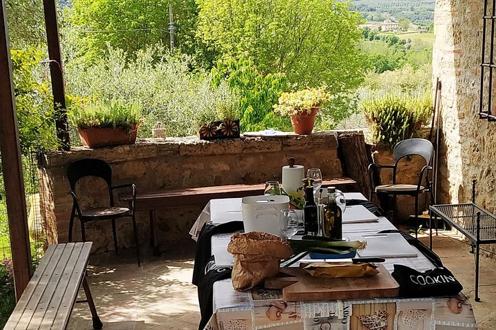 Private Tuscan Cooking Class And Wine Tasting in Radda in Chianti