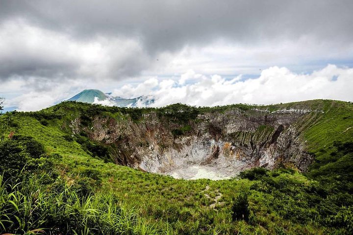 Private Sulawesi Trekking Mount Mahawu & Lokon from Manado