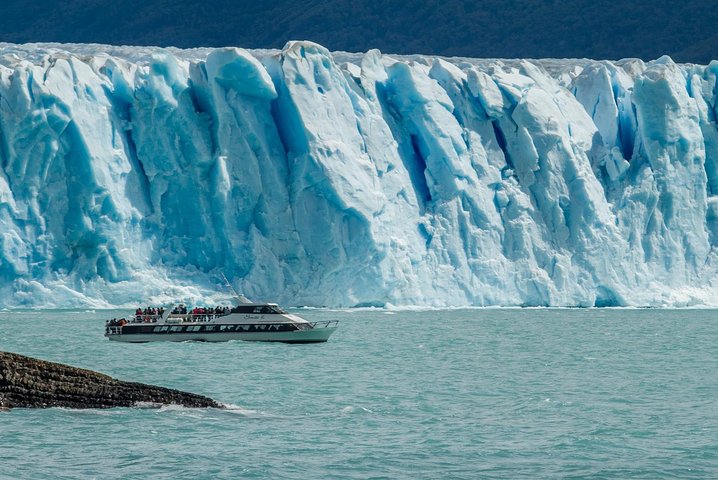 Perito Moreno Glacier with Navigation from El Calafate